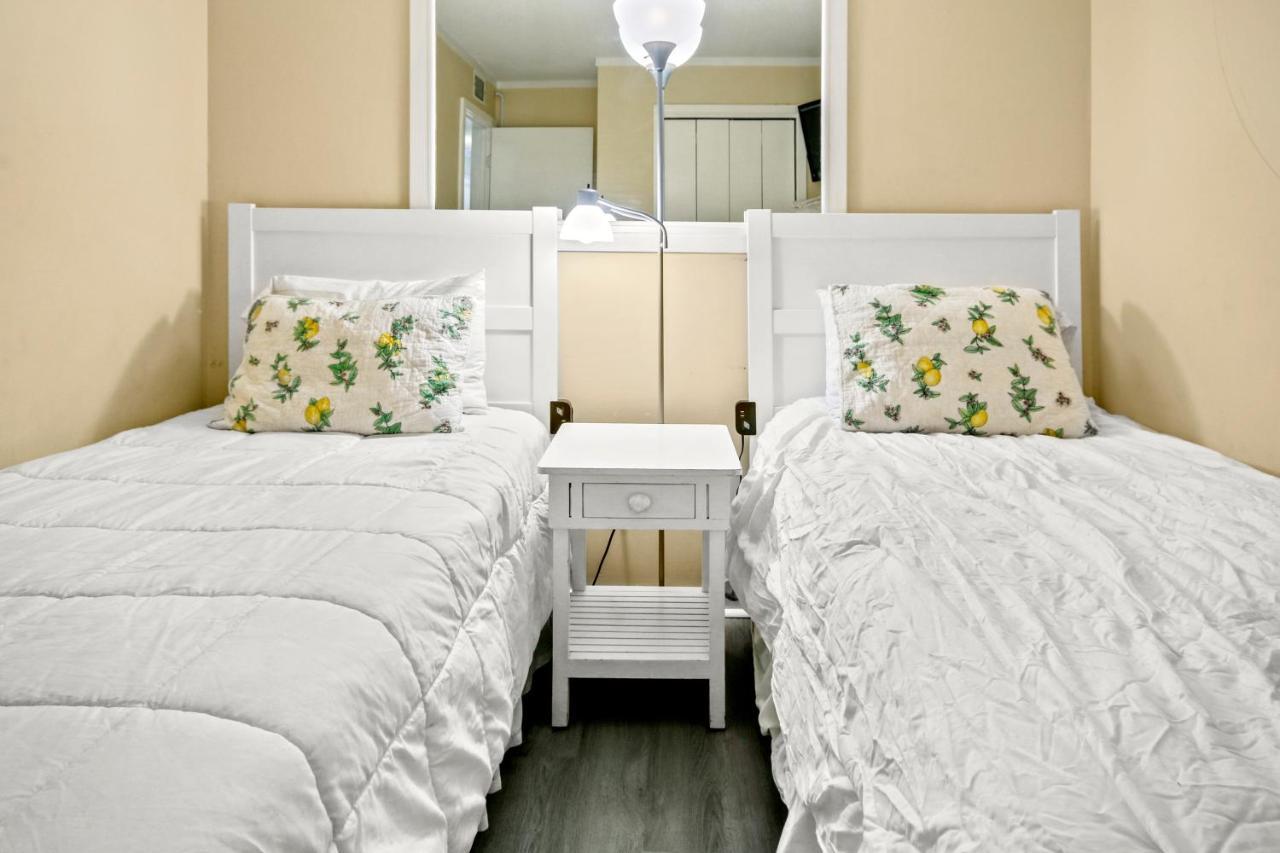 On The Beach 2 Bed 2 Bath 3Rd Floor Condo 默特尔比奇 外观 照片